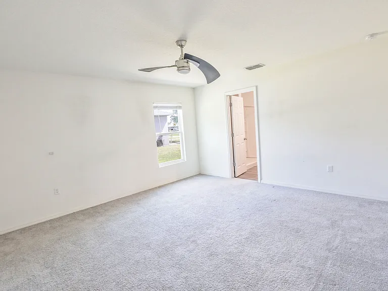 2352 SE Surrey Pl — Photo 8