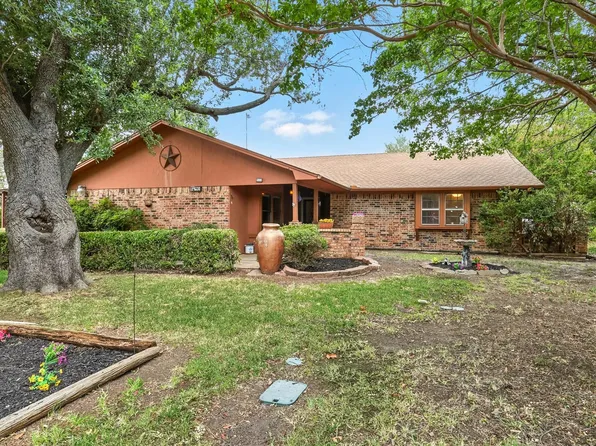 905 Clearview Cir, Krum, TX 76249