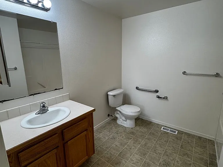 1212 W Columbia Ave — Photo 8