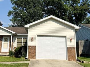 77 Amherst Dr, Springfield, IL 62702