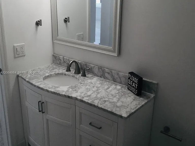 18280 S Glades Dr — Photo 8