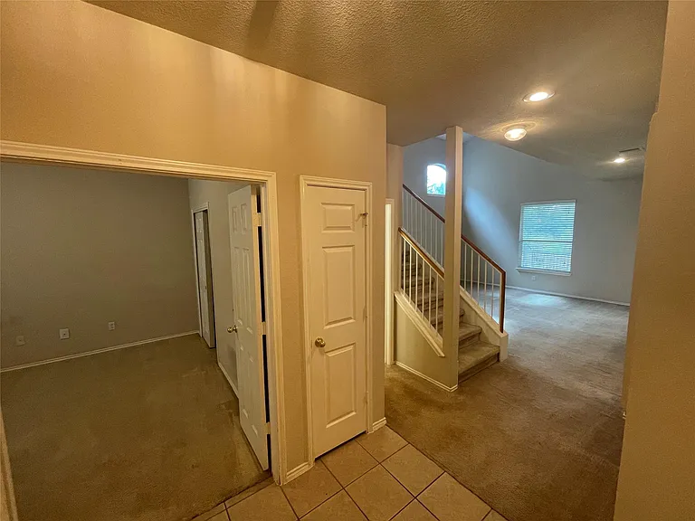 1211 Peyton Pl — Photo 2