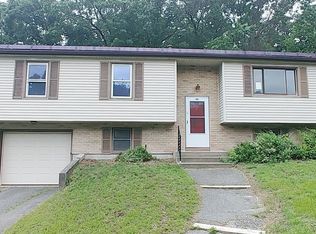 68 Westbanks Ct, Springfield, MA 01118