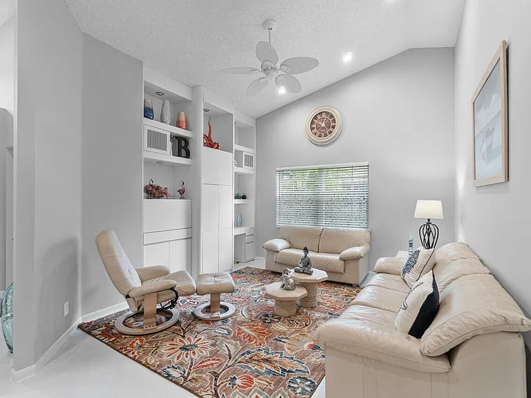 7916 Coral Pointe Dr — Photo 12