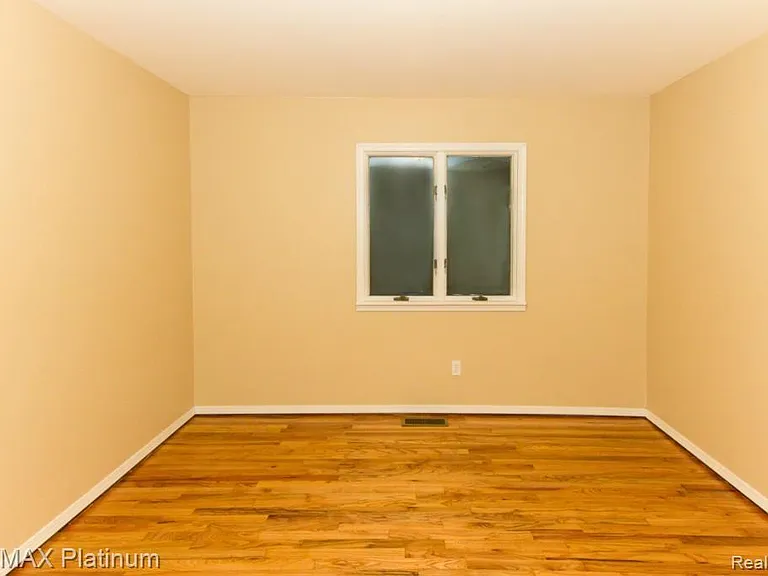 3315 Fernwood Ave — Photo 6