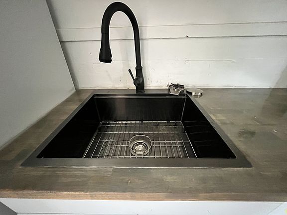 3rd image of 462 Elberon Ave