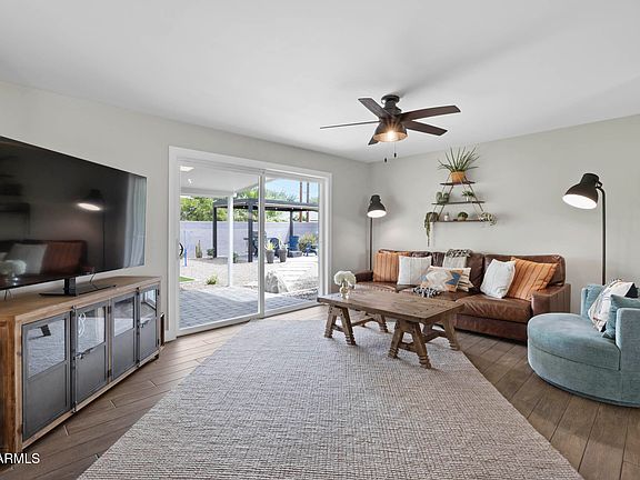 5th image of 3040 E GLENROSA Avenue