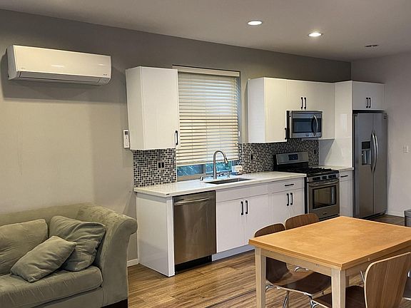 Brand new kitchen! Next tenant will be the first to use.