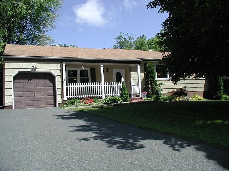 2nd image of 119 Stonehenge Dr