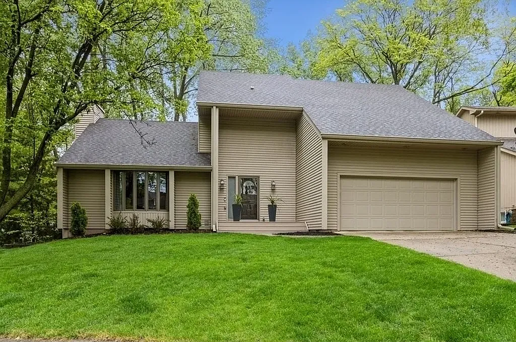 4 bed, 3.5 bath, 3366 sqft, $2,975 — Photo 1