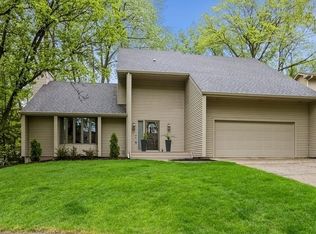 10574 Greenbelt Dr, Clive, IA 50325