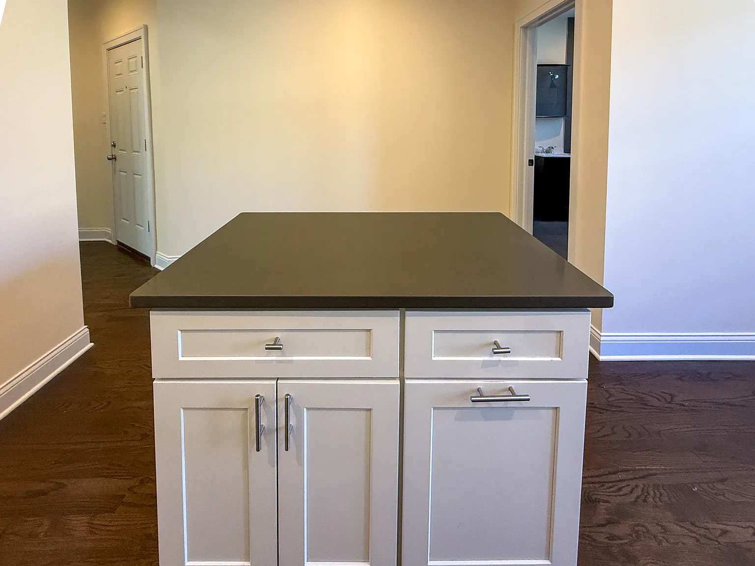 1 bed, 850 sqft, $2,000 — Photo 3