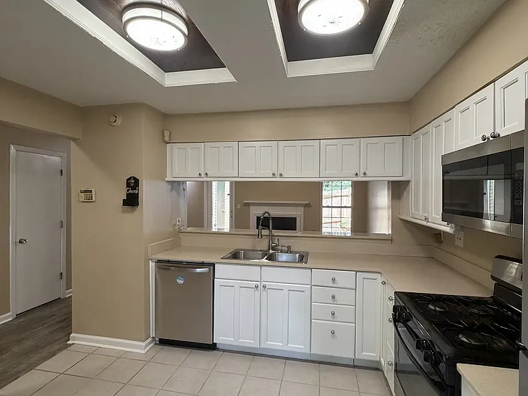 208 Wedgewood Way — Photo 5