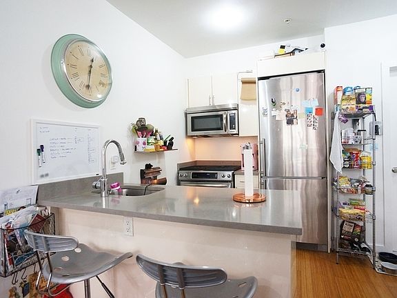 5th image of 294 Ainslie St APT 1F