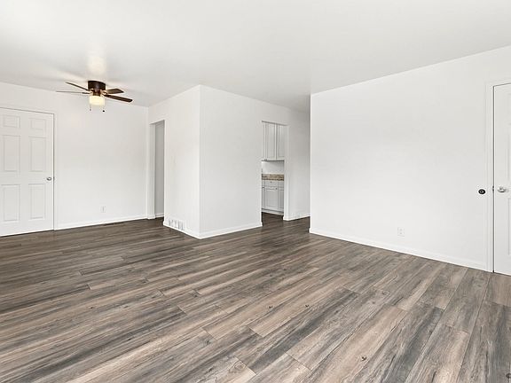 4th image of 148 King Ct