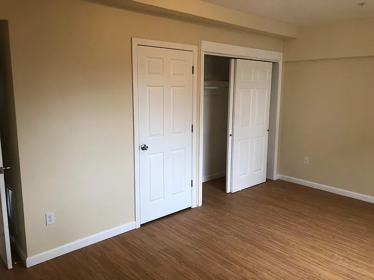 5 And Half Bluff St #3 — Photo 7