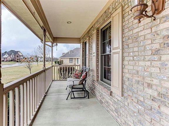 5th image of 203 Old Carriage Dr