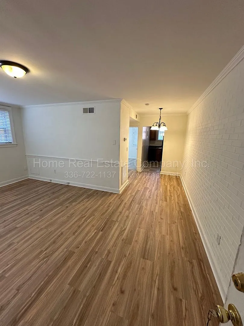 Colonial Arms Apartments | 807 West End Blvd Apt C-4 — Photo 1