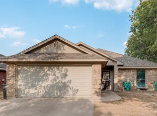 906 Van Winkle St, Weatherford, TX 76086