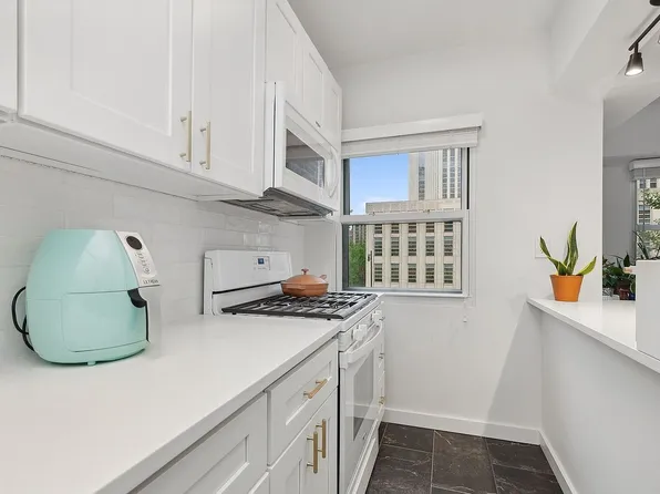 235 Adams St APT 4F, Brooklyn, NY 11201
