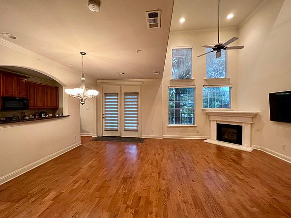 3rd image of 2520 Champagne Dr