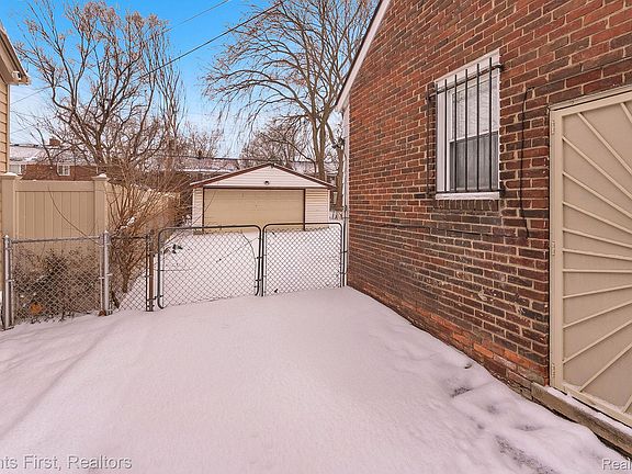 3rd image of 8258 Meyers Rd