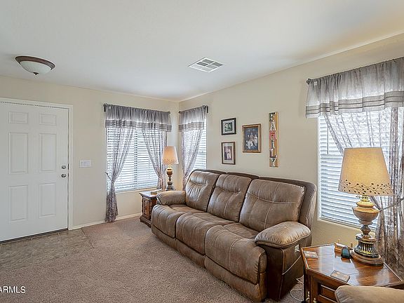 5th image of 979 W Elm Ave