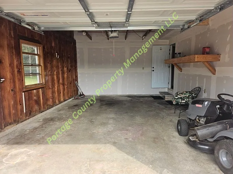 4 bed, 100 sqft, $1,800 — Photo 2