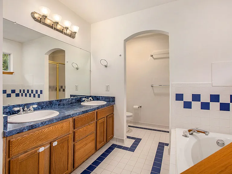 339 Hunters Trl — Photo 9