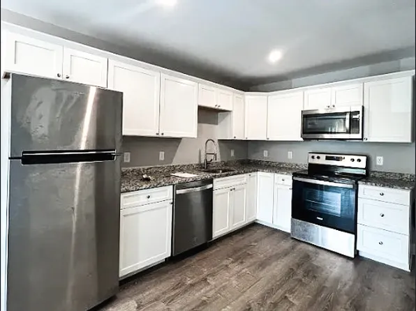 38 Patriots Ln #3809, Sanford, ME 04073