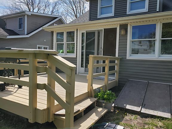Back deck will have table & chairs