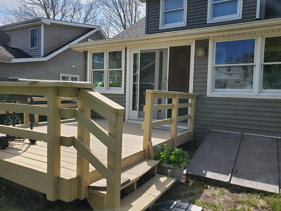 Back deck will have table & chairs