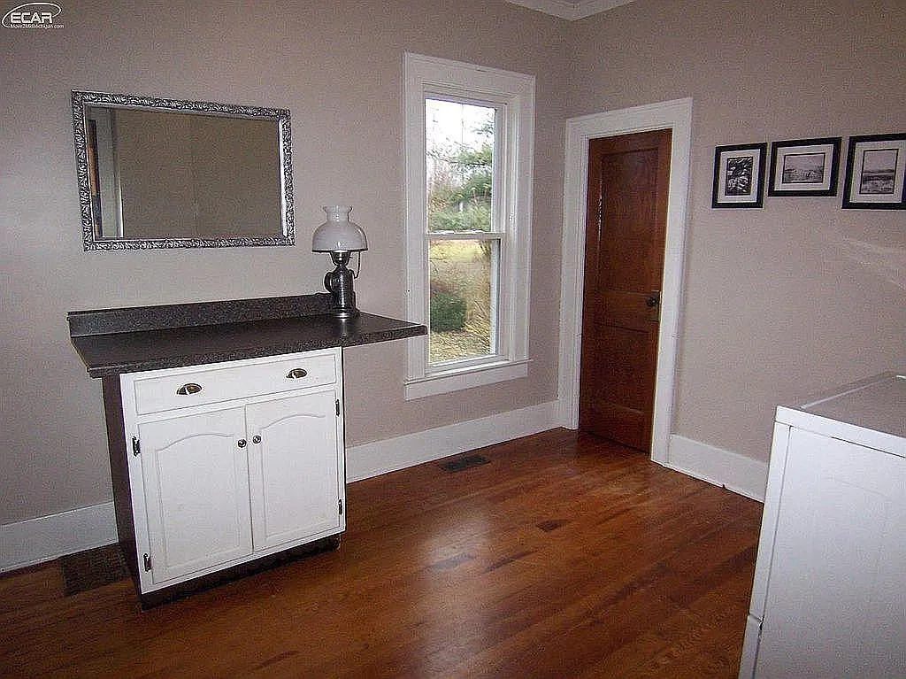 3 bed, 1200 sqft, $1,650 — Photo 4
