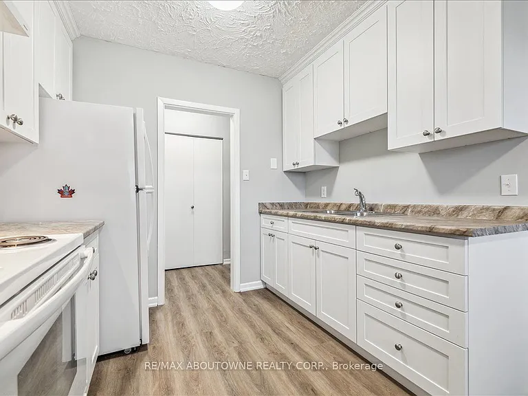 2350 Queensway Dr #3 — Photo 14