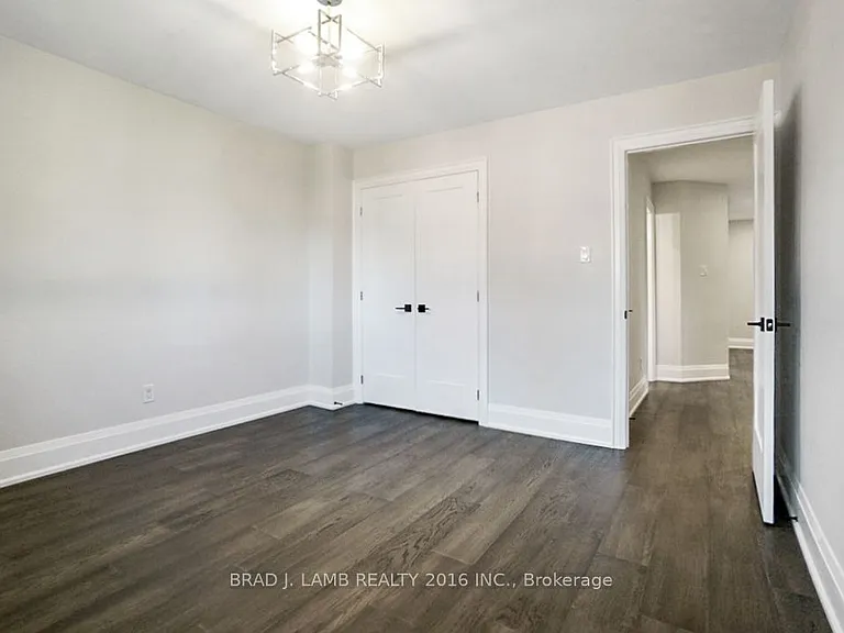 62 Royal Garden Blvd — Photo 22
