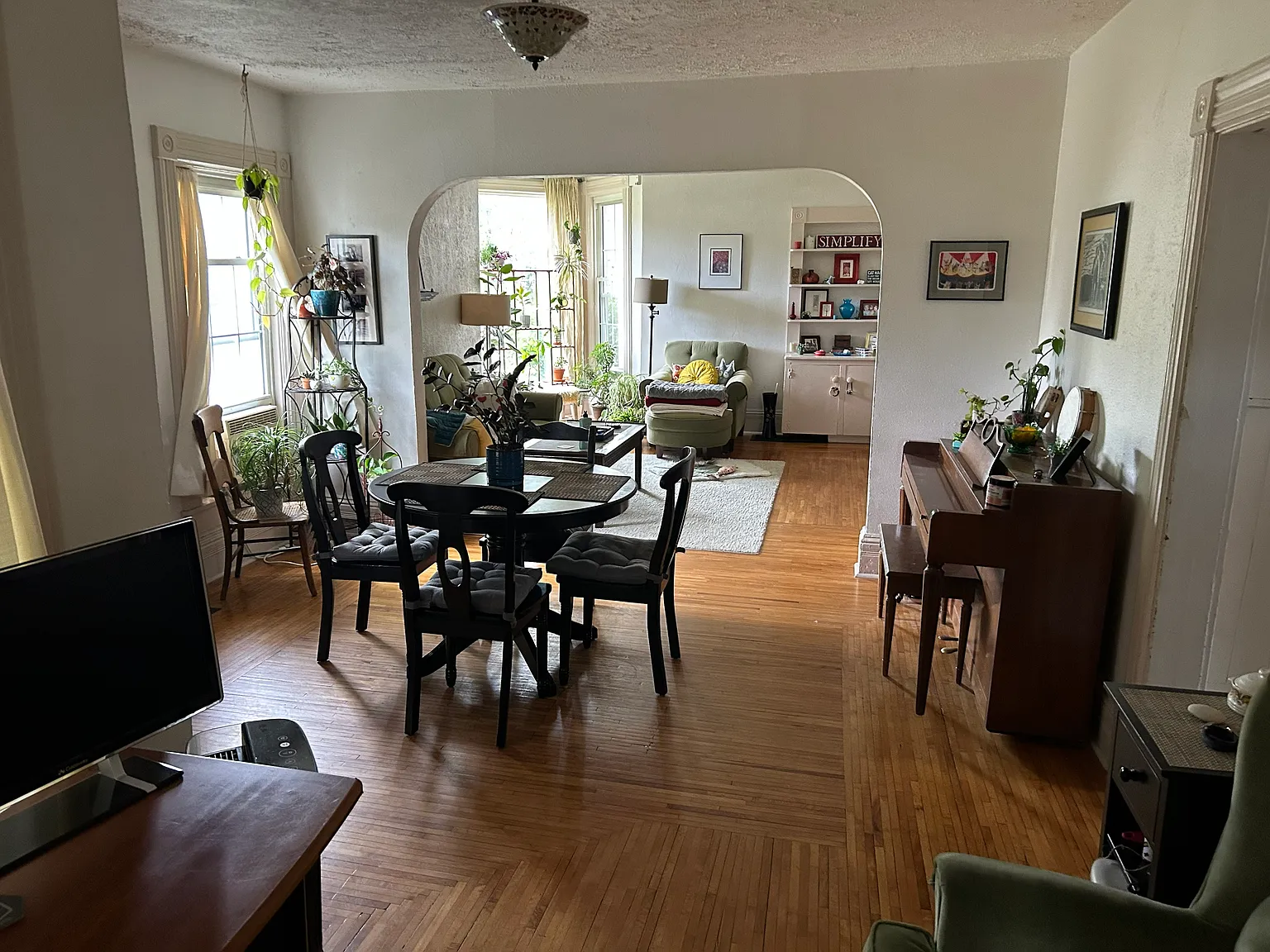 4 bed, 2300 sqft, $1,500 — Photo 4