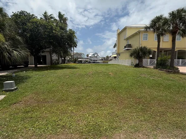 922 Nueces Dr, Galveston, TX 77554