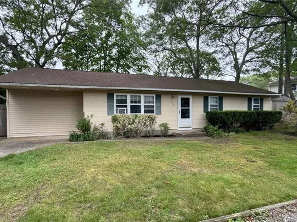 381 Grace St, Holbrook, NY 11741