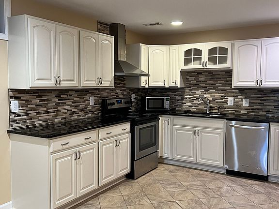 2nd image of 9537 Evergreen Cir