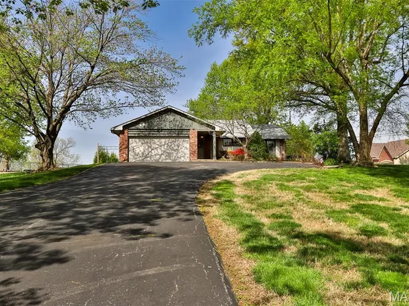 6515 Christopher Dr, Saint Louis, MO 63129