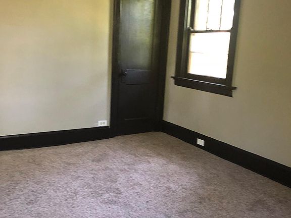 5th image of 2620 Knorr Ave