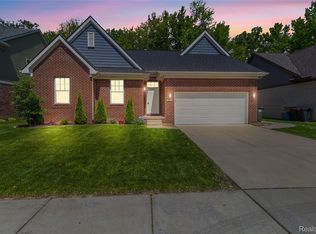 47467 Bayside Cir W, Chesterfield, MI 48047