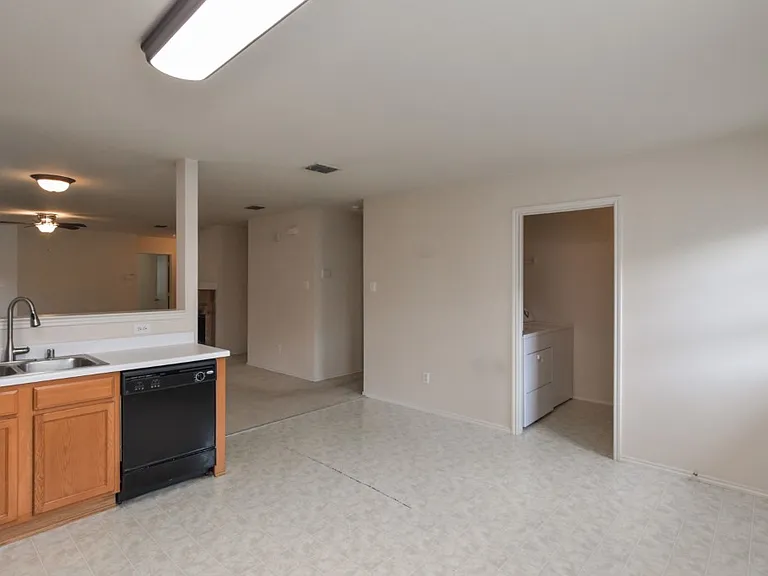1105 Wyatt Earp Dr — Photo 6