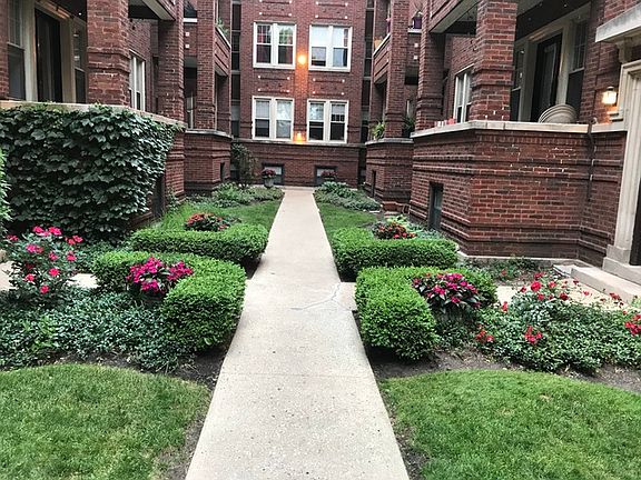 2nd image of 966 W Cuyler Ave APT 3N