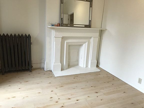 3rd image of 336 W 47th St APT 4