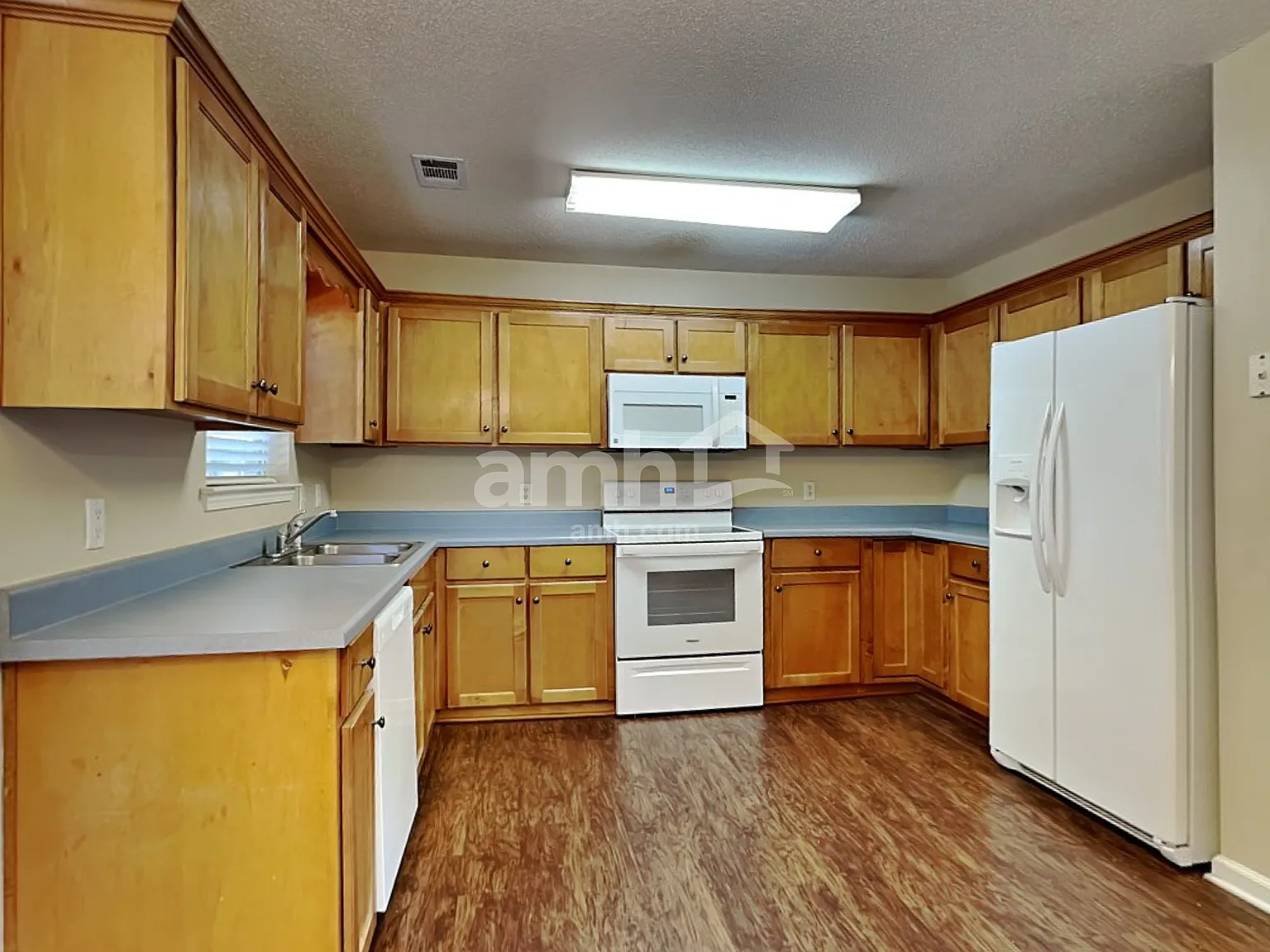 3 bed, 2.0 bath, 1619 sqft, $2,280 — Photo 3