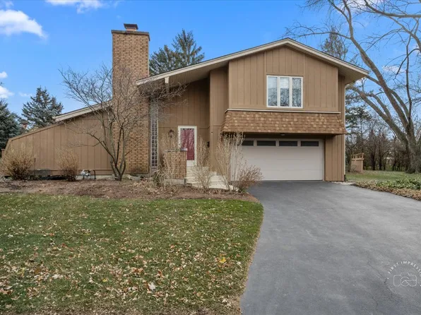 910 Royal Blackheath Ct, Naperville, IL 60563