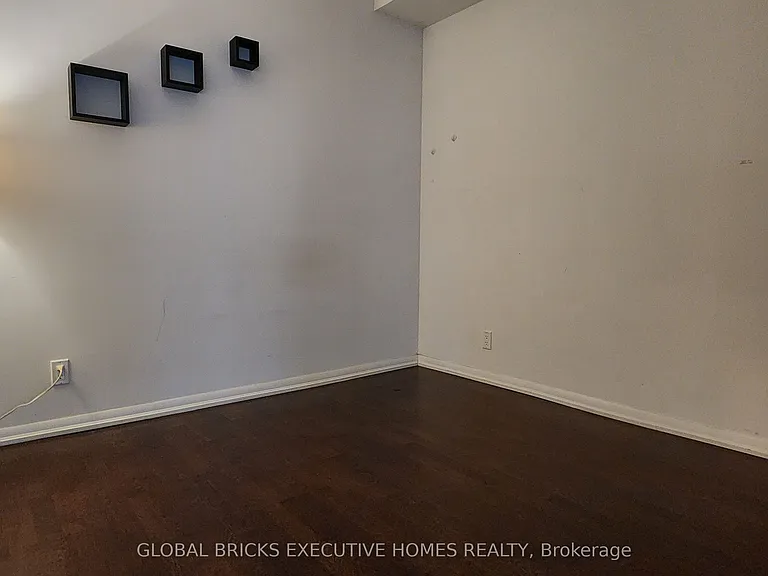 832 Bay St #501 — Photo 9