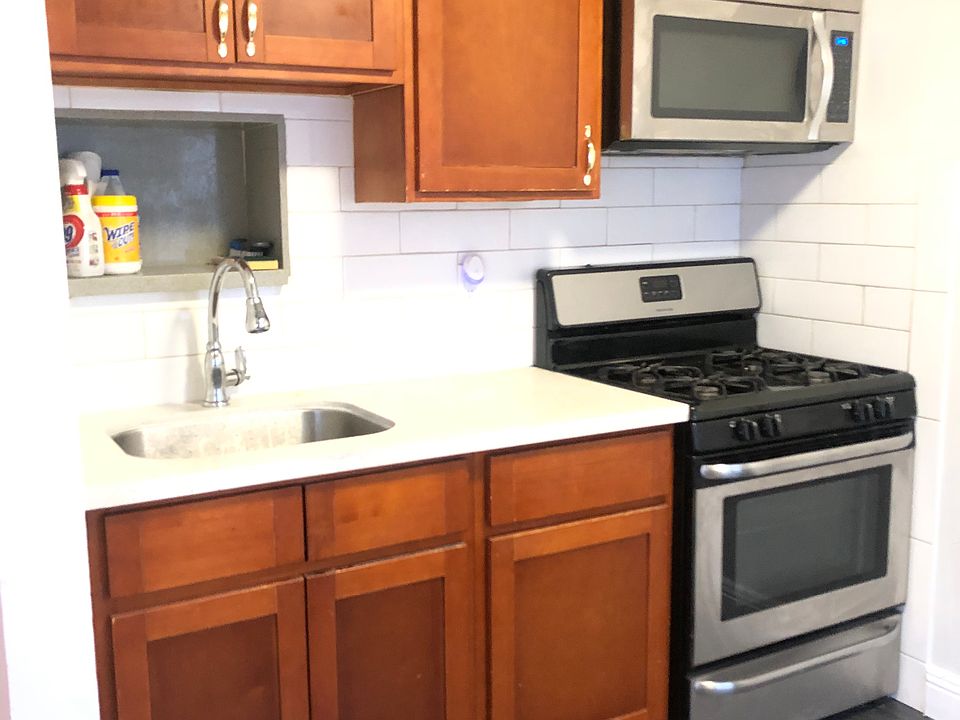 2nd image of 3114 Taraval St APT 5