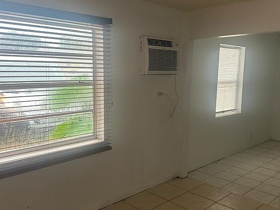 4th image of 5140 SW 26th Ave #2